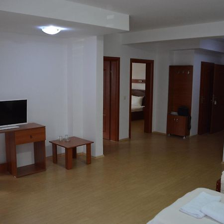 Arabella Hotel Kičevo Eksteriør billede