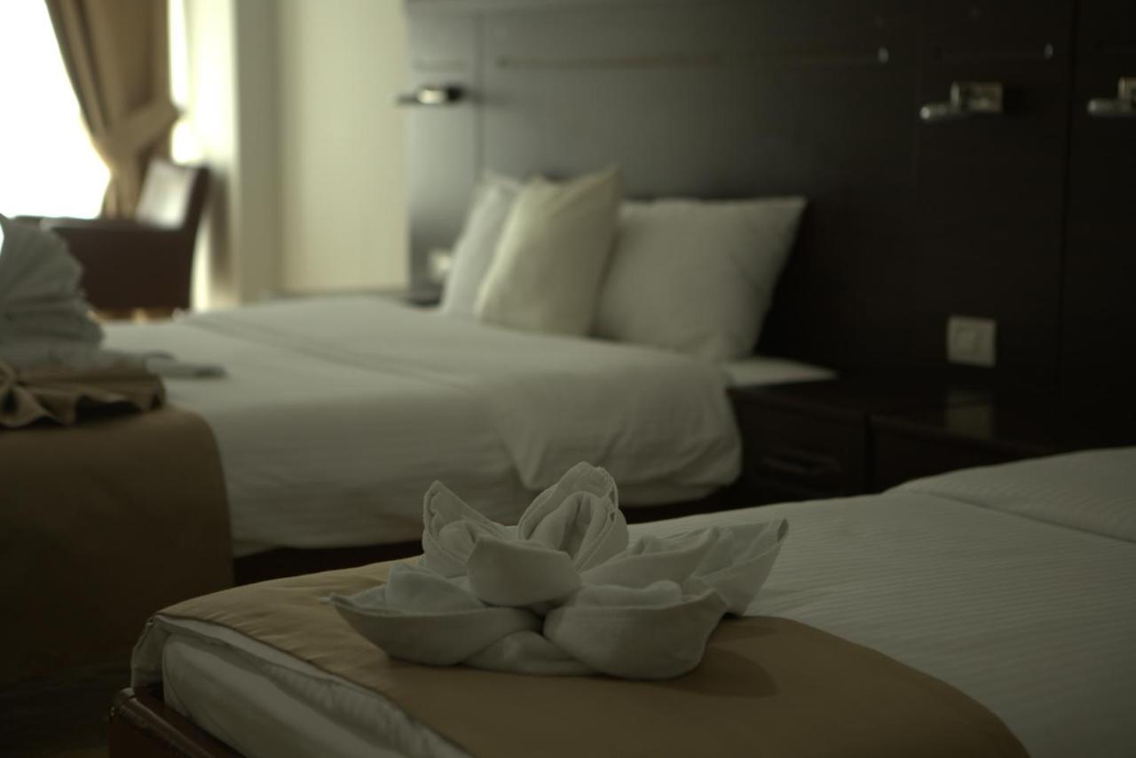 Arabella Hotel Kičevo Eksteriør billede