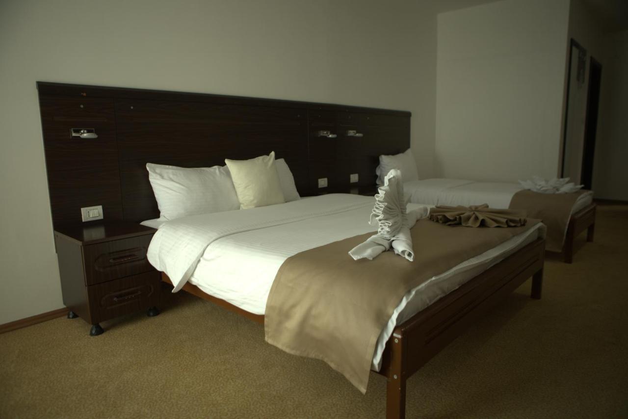 Arabella Hotel Kičevo Eksteriør billede