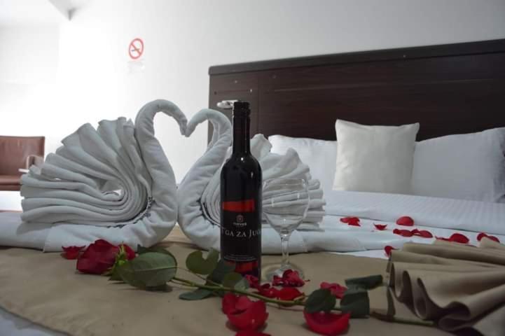 Arabella Hotel Kičevo Eksteriør billede