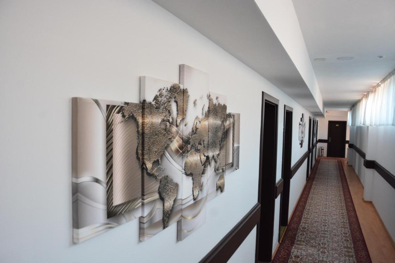 Arabella Hotel Kičevo Eksteriør billede