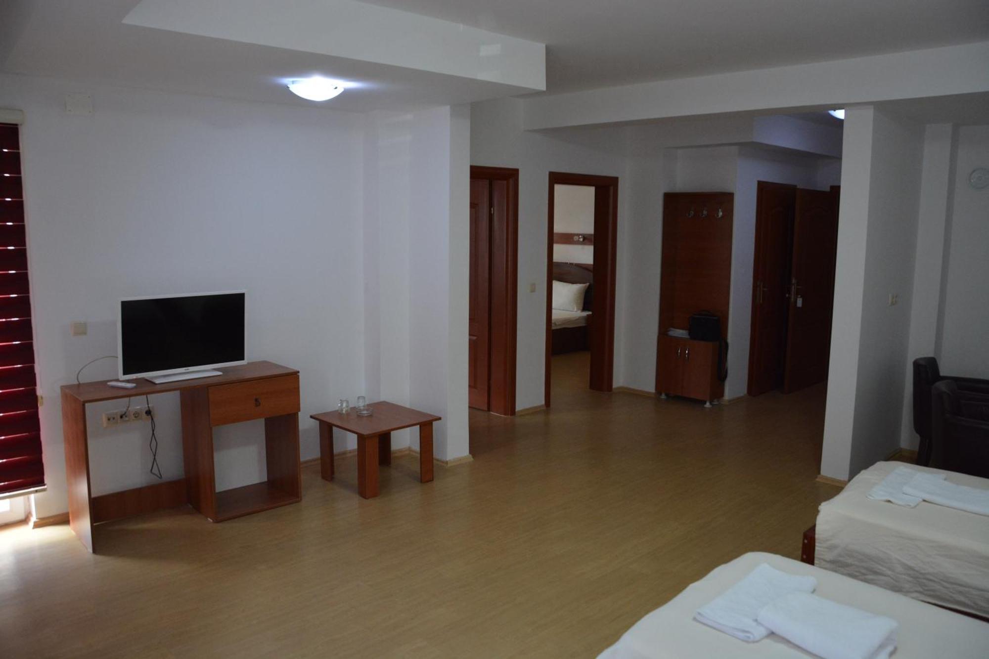 Arabella Hotel Kičevo Eksteriør billede