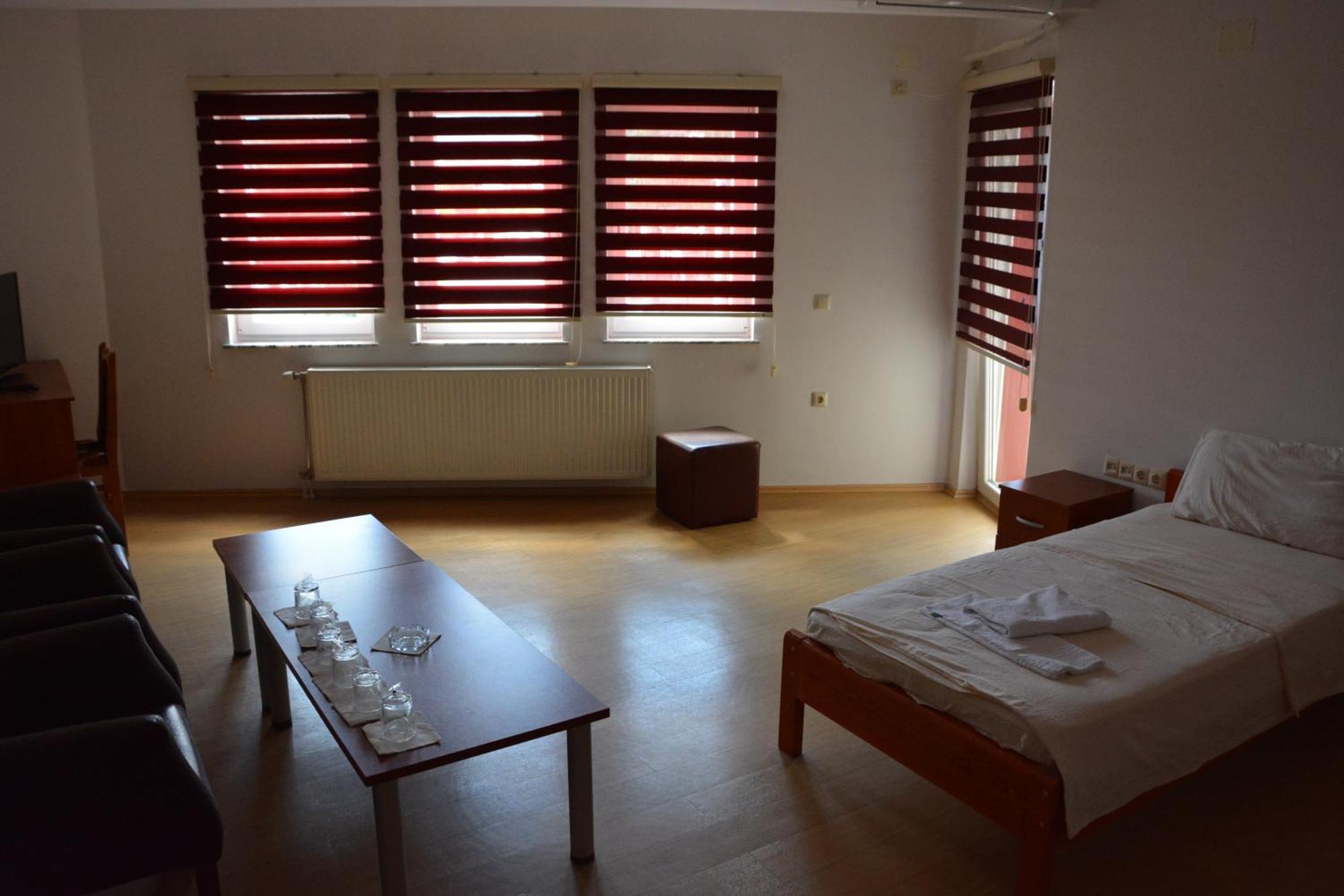 Arabella Hotel Kičevo Eksteriør billede
