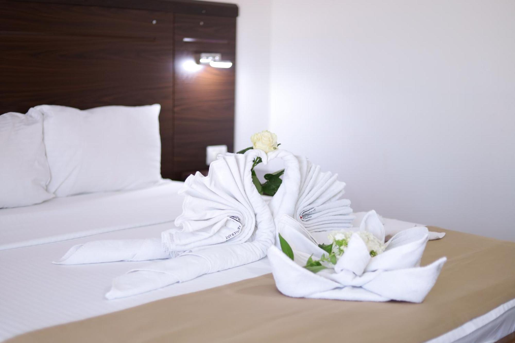 Arabella Hotel Kičevo Eksteriør billede