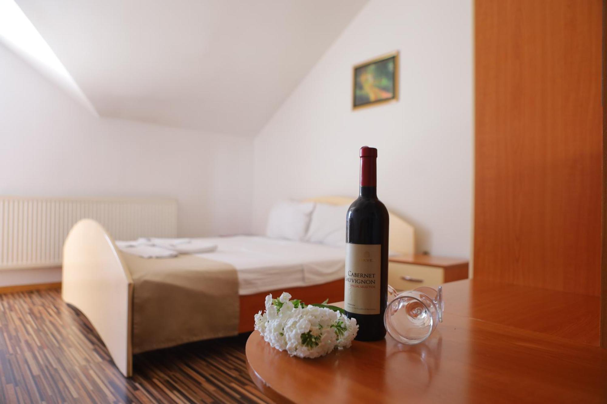 Arabella Hotel Kičevo Eksteriør billede