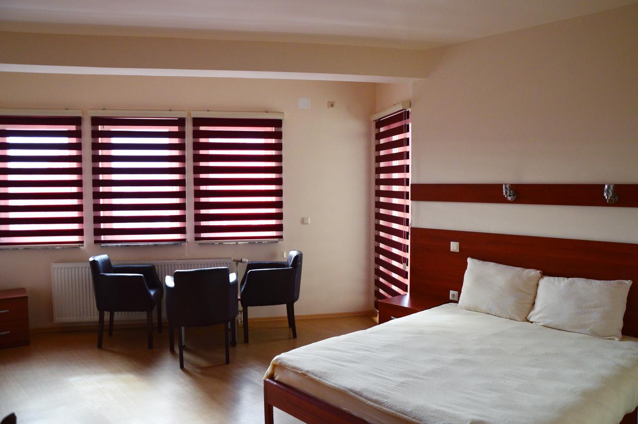Arabella Hotel Kičevo Eksteriør billede